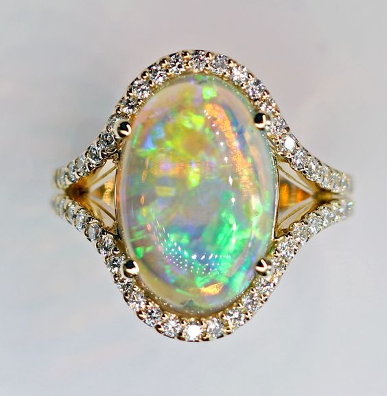 bijuterii cu opal