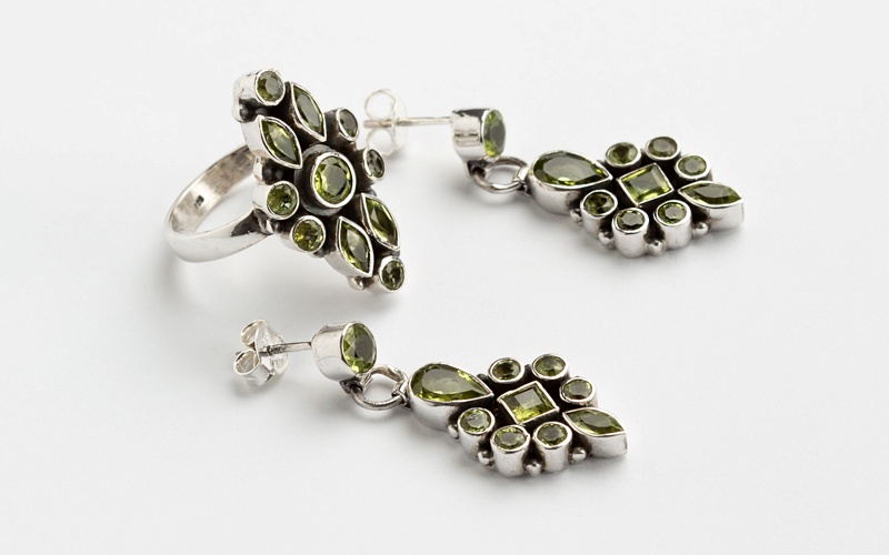 bijuterii cu peridot