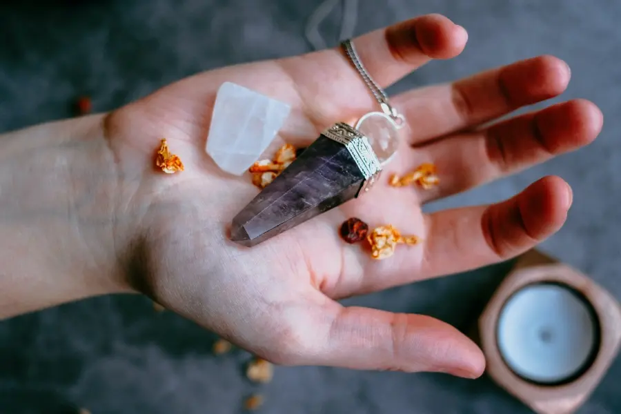 coliere din opal