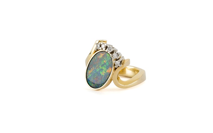 opal- piatra lunii octombrie
