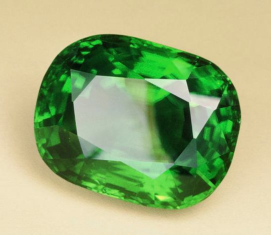 piatra semiprețioasă peridot