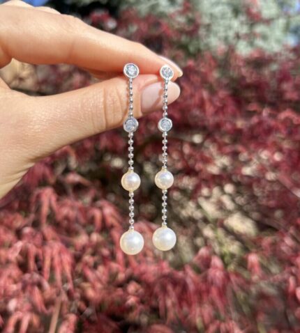 Cercei lungi din aur alb de 18k cu perle si diamante naturale 1.6ct