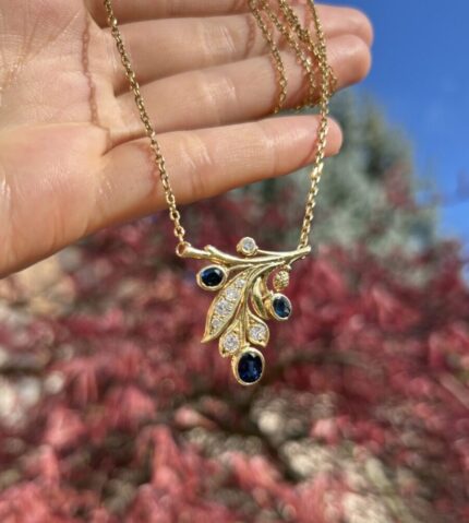 Colier vintage din aur de 18k cu safire si diamante naturale