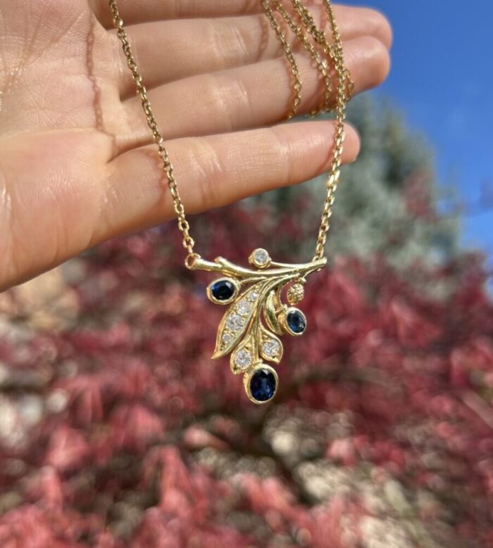 Colier vintage din aur de 18k cu safire si diamante naturale
