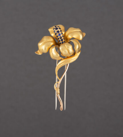 Brosa vintage din aur de 18k cu safire naturale