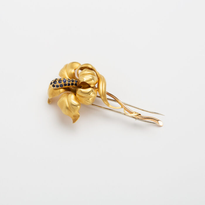 Brosa vintage din aur de 18k cu safire naturale