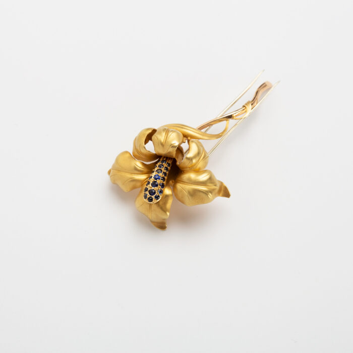 Brosa vintage din aur de 18k cu safire naturale