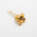 Brosa vintage din aur de 18k cu safire naturale