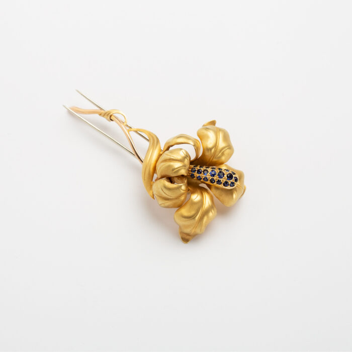 Brosa vintage din aur de 18k cu safire naturale