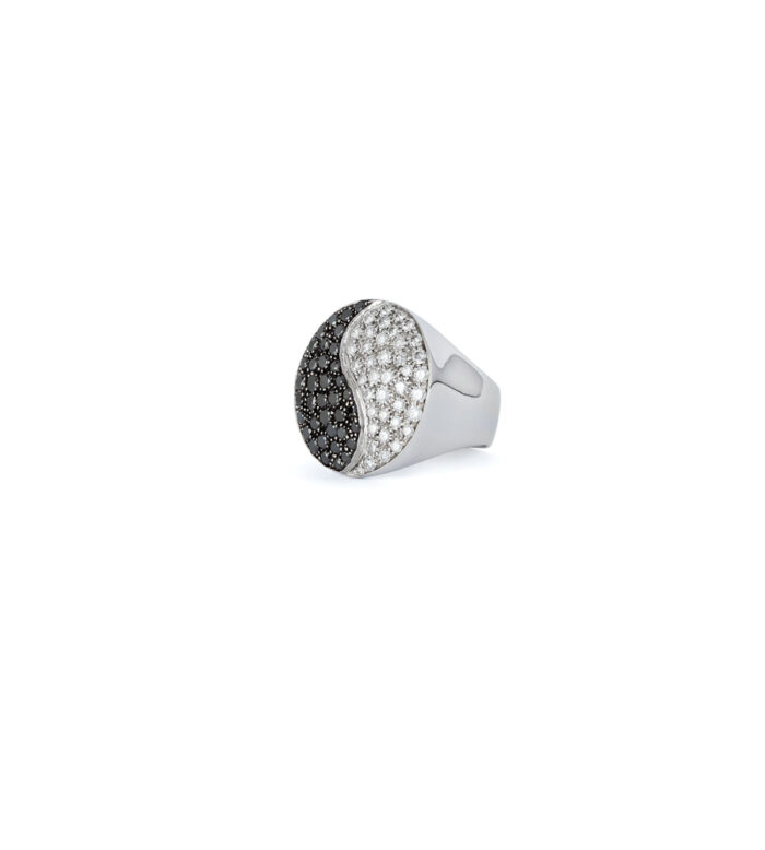 Inel Yin si Yang din aur alb de 18k cu diamante albe si negre
