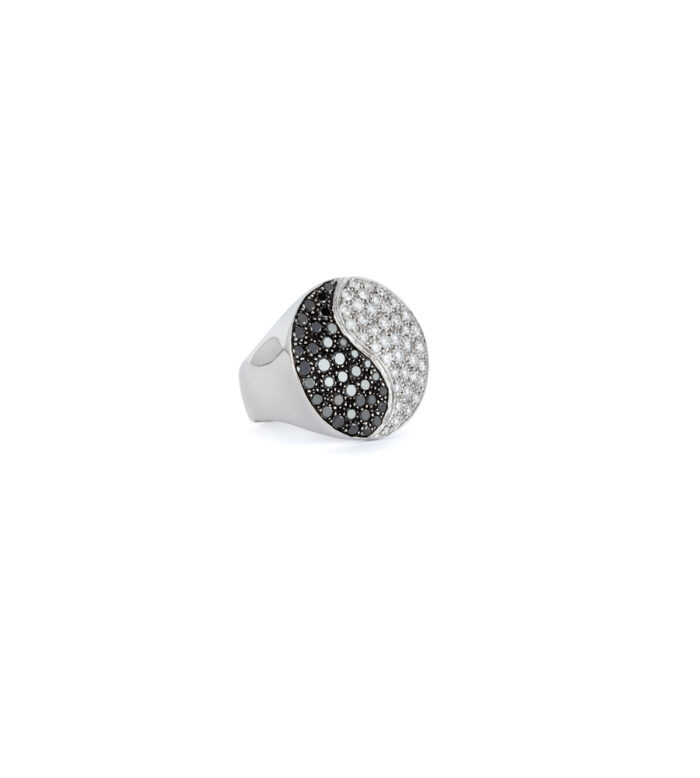Inel Yin si Yang din aur alb de 18k cu diamante albe si negre