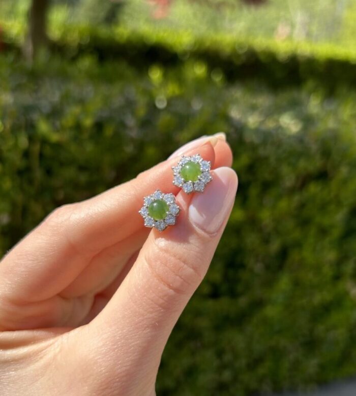Cercei din aur alb de 18k cu jad si diamante naturale