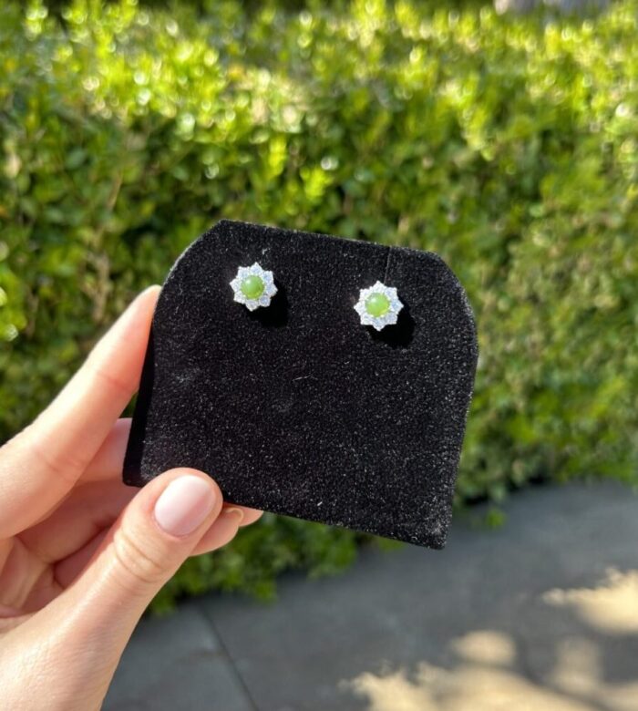 Cercei din aur alb de 18k cu jad si diamante naturale