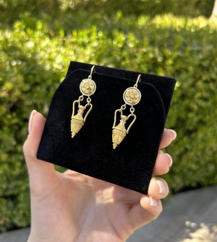 Cercei vintage cu anfora din aur de 18k si diamante naturale