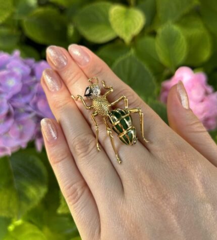 Brosa vintage din aur de 18k, email, safir si diamante naturale