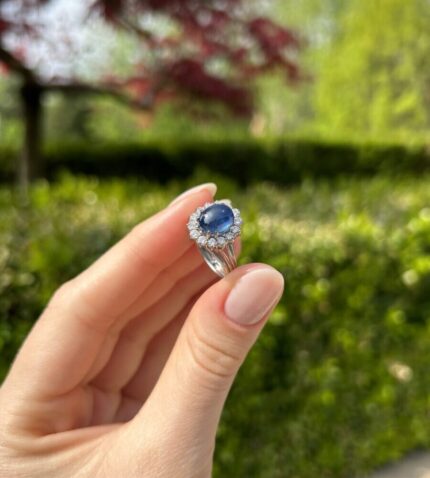 Inel vintage din aur alb de 18k cu safir si diamante naturale