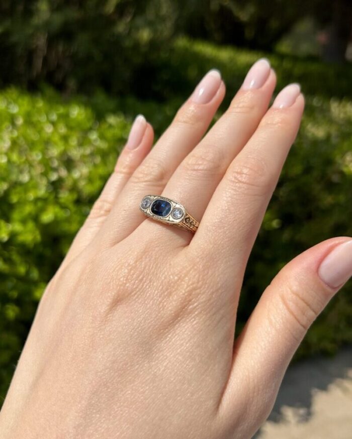Inel vintage din aur de 18k cu safir si diamante naturale