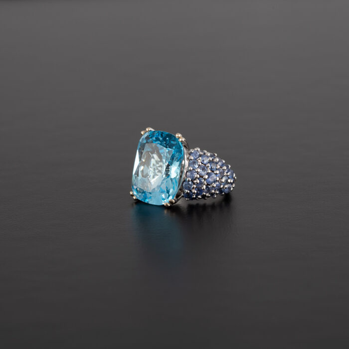 Inel din aur alb de 18k cu topaz natural si iolit