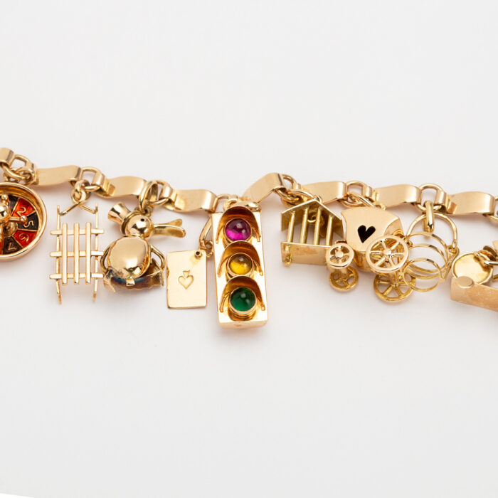 Bratara vintage cu talismane din aur de 18k 