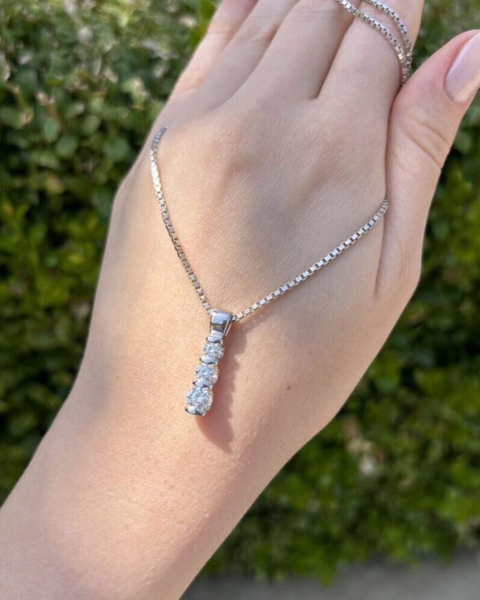 Colier din aur alb de 18k si diamante naturale