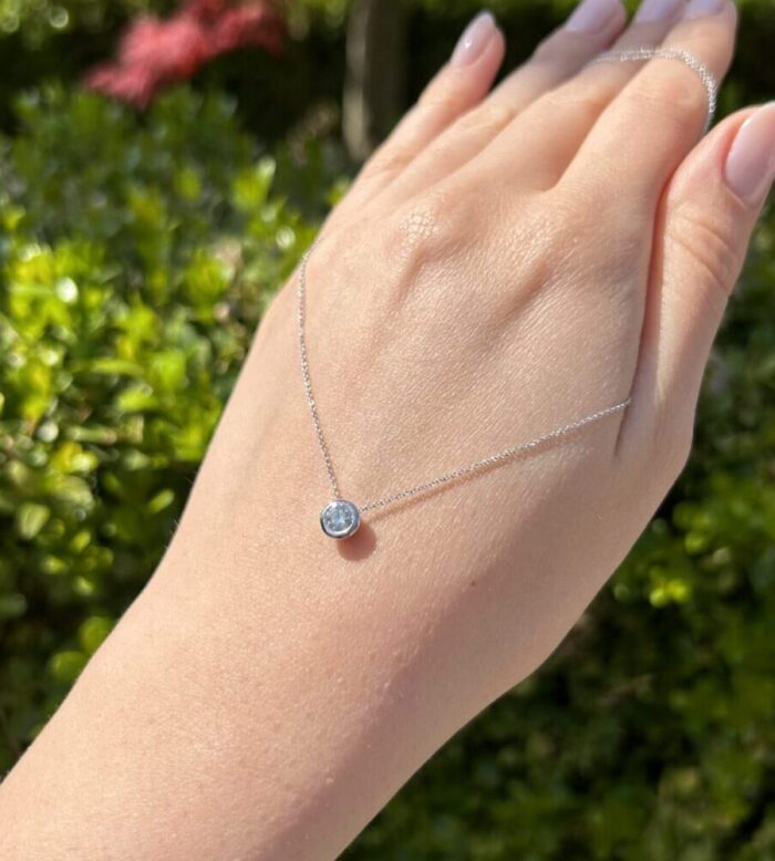 Colier din aur alb de 14k cu diamant natural de 0.35ct