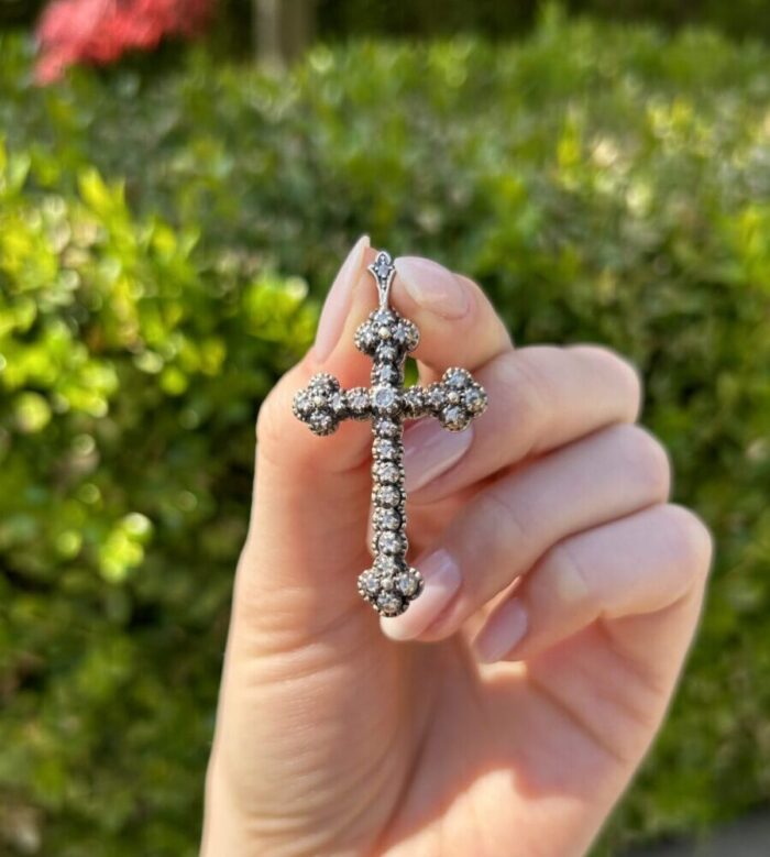 Cruciulita vintage din aur de 9k si argint cu diamante naturale