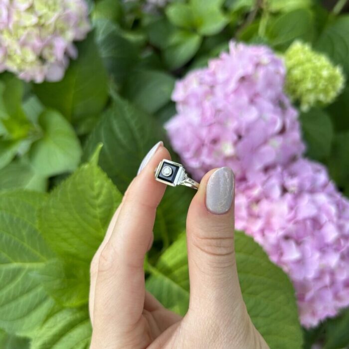 Inel Art Deco in aur alb de 14k cu onix si diamant natural