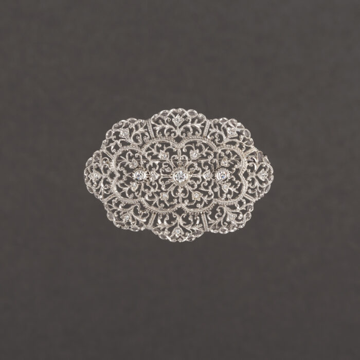 Brosa vintage din aur alb de 18k cu diamante naturale