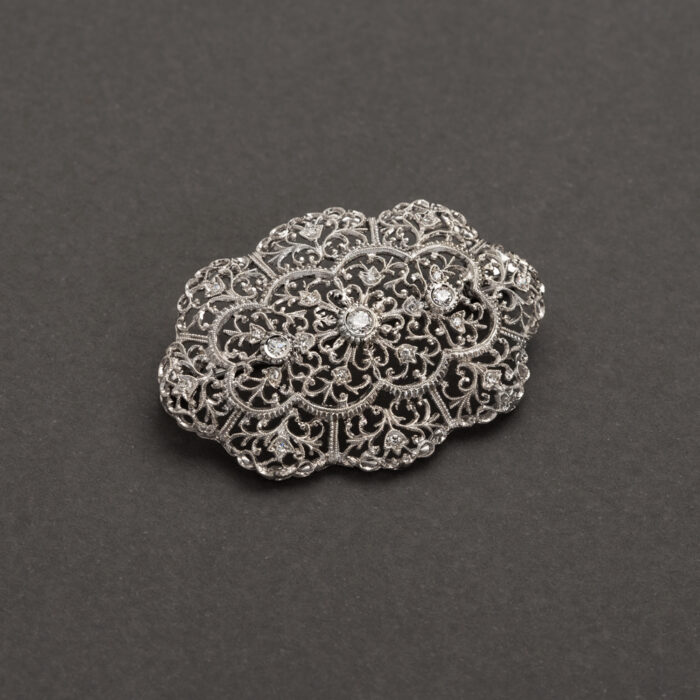 Brosa vintage din aur alb de 18k cu diamante naturale