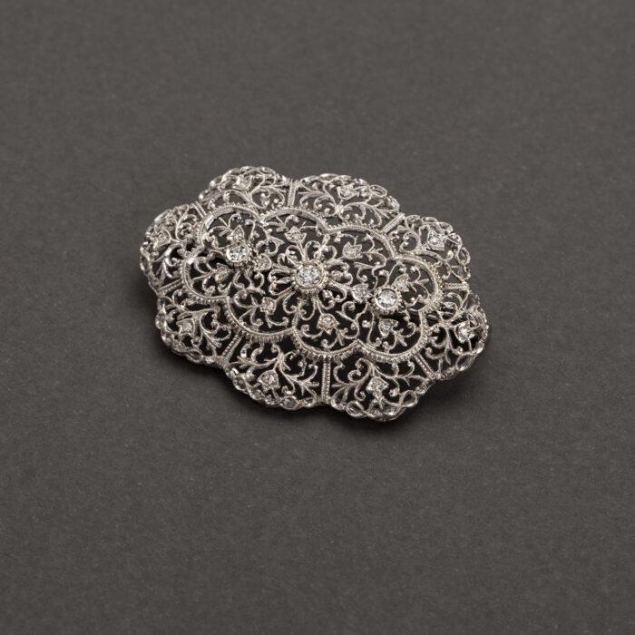 Brosa vintage din aur alb de 18k cu diamante naturale