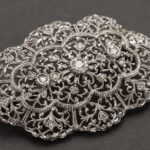 Brosa vintage din aur alb de 18k cu diamante naturale