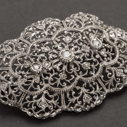 Brosa vintage din aur alb de 18k cu diamante naturale