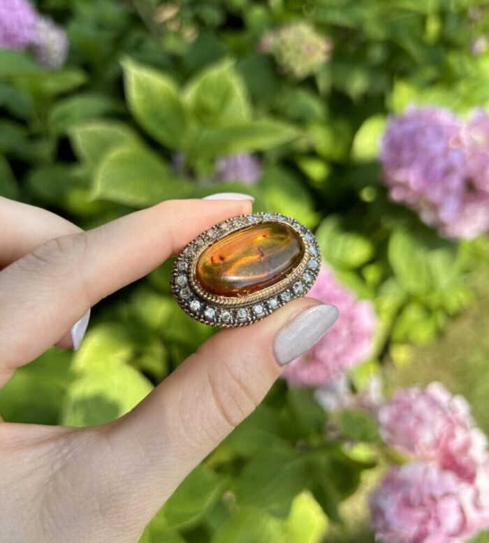 Brosa vintage din aur de 18k si argint cu chihlimbar si diamante naturale
