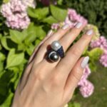 Inel din aur alb de 18k cu perle, safire si diamante
