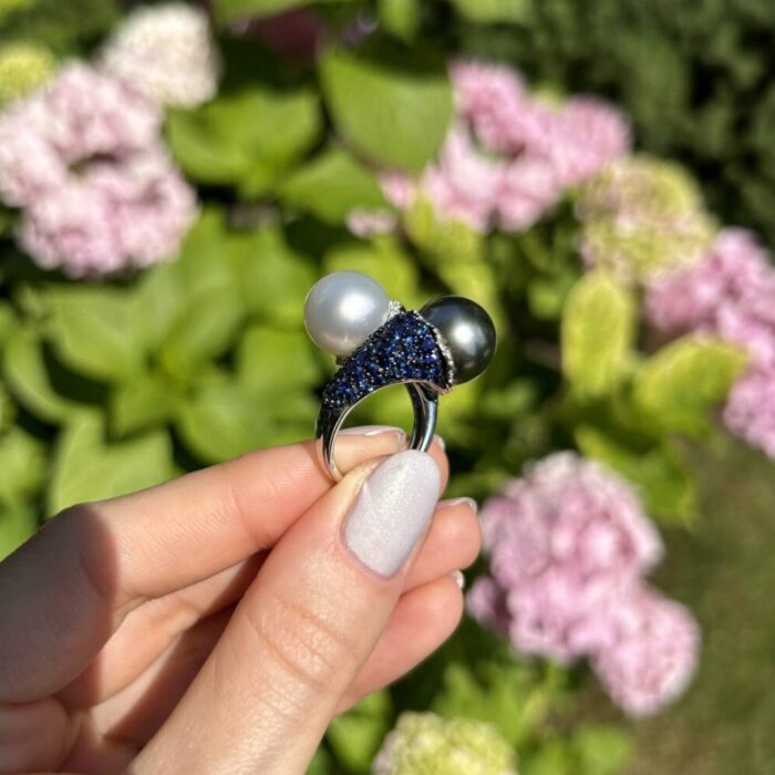 Inel din aur alb de 18k cu perle, safire si diamante