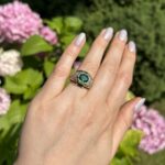 Inel din aur de 18k cu smarald, safire si diamante naturale