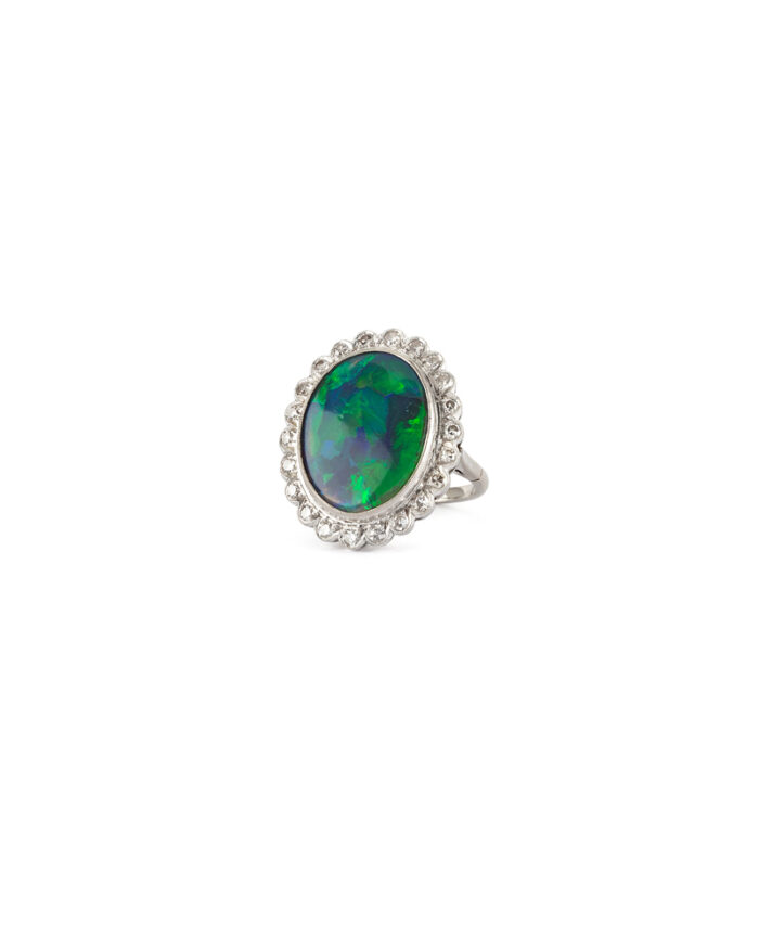 Inel din aur alb de 18k cu opal natural si diamante