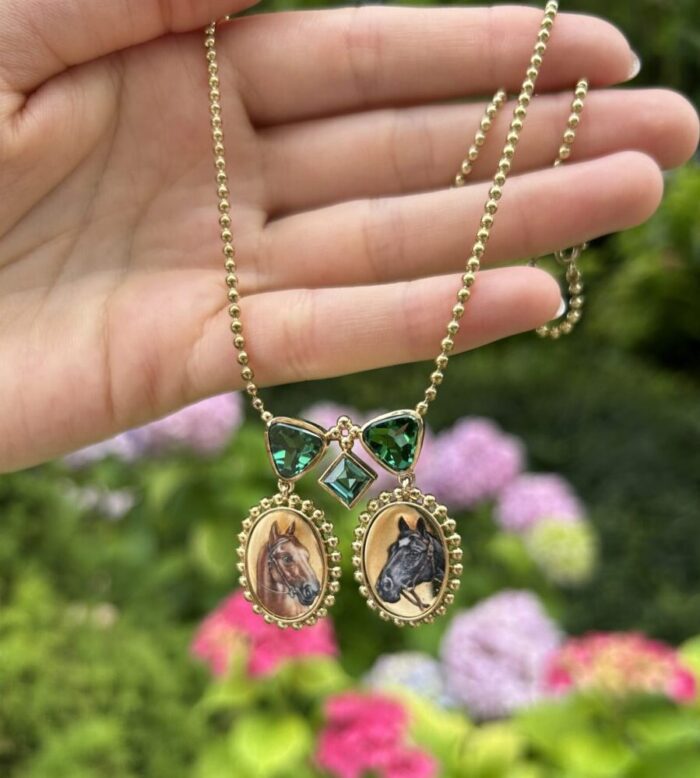 Colier vintage din aur de 14k cu pictura in email si turmalina verde