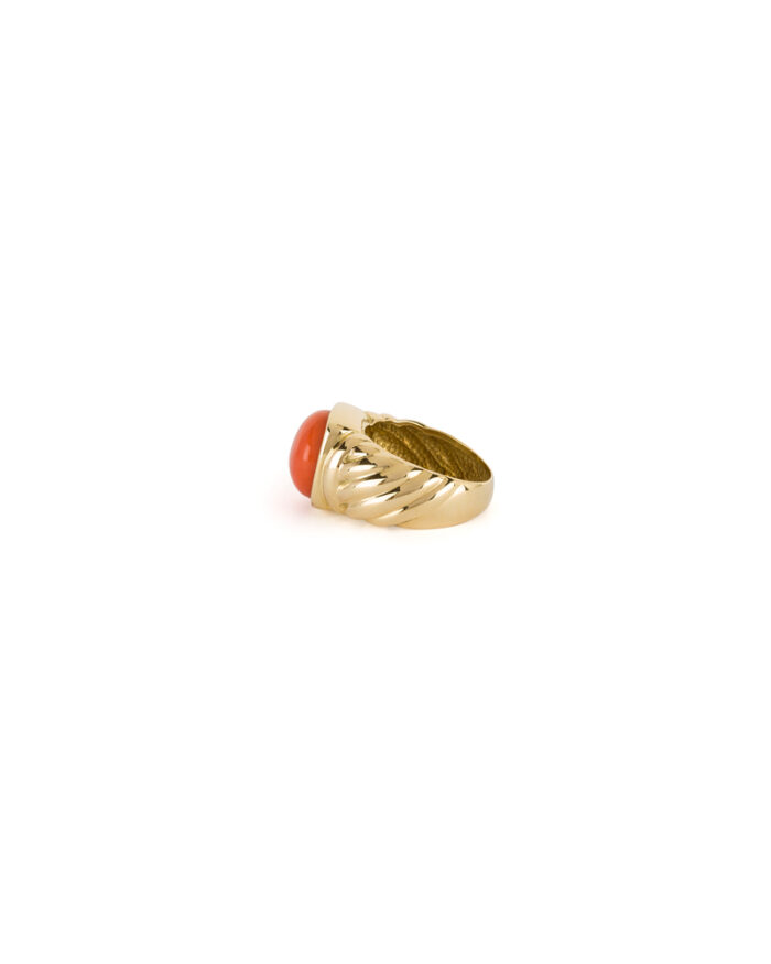 Inel vintage din aur de 18k si coral natural