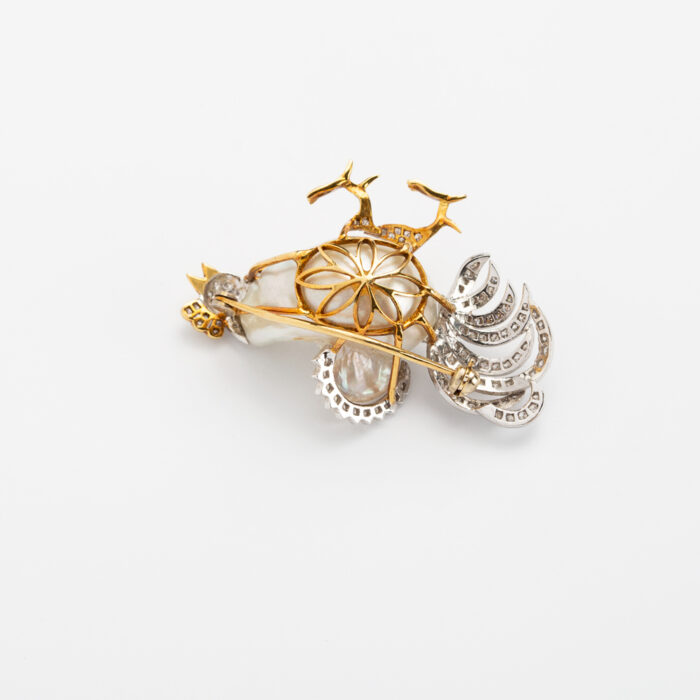Brosa cocos, creatie din aur de 14k cu perla baroc si diamante naturale