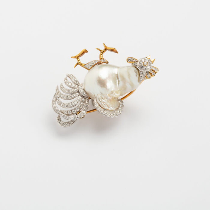 Brosa cocos, creatie din aur de 14k cu perla baroc si diamante naturale