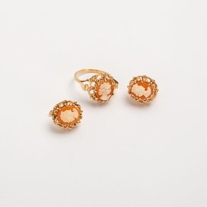 Set vintage din aur de 18k si camee sculptate
