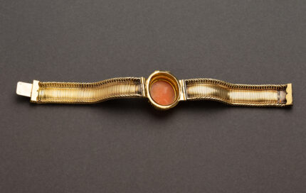 Bratara vintage din aur de 14-18k si camee sculptata