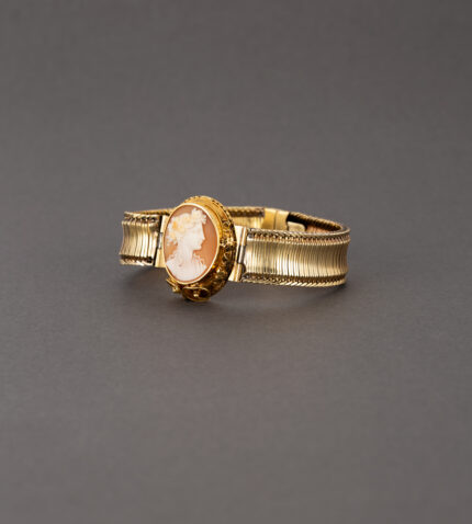 Bratara vintage din aur de 14-18k si camee sculptata