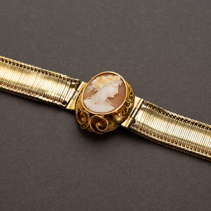 Bratara vintage din aur de 14-18k si camee sculptata