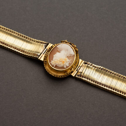 Bratara vintage din aur de 14-18k si camee sculptata