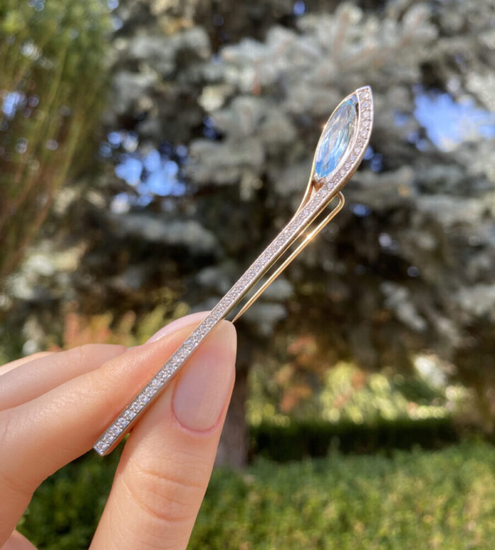 Brosa din aur alb de 18k si platina cu acvamarin si diamante naturale