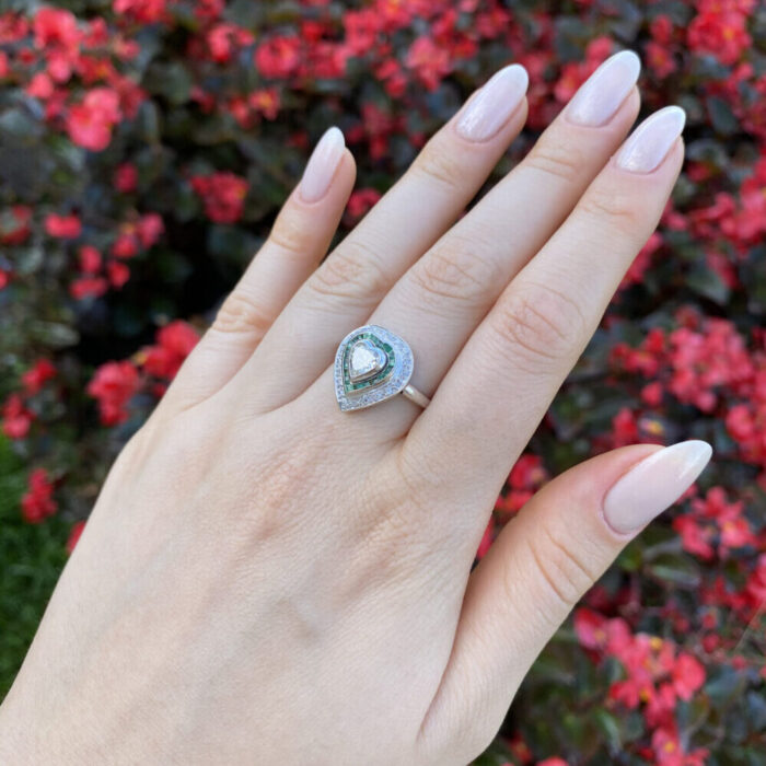 Inel vintage din aur alb de 18k cu smaralde si diamante naturale