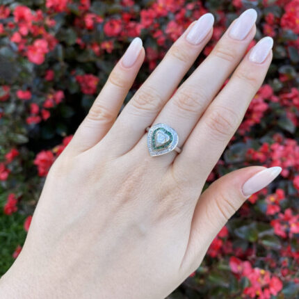 Inel vintage din aur alb de 18k cu smaralde si diamante naturale
