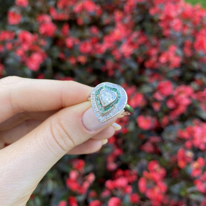 Inel vintage din aur alb de 18k cu smaralde si diamante naturale